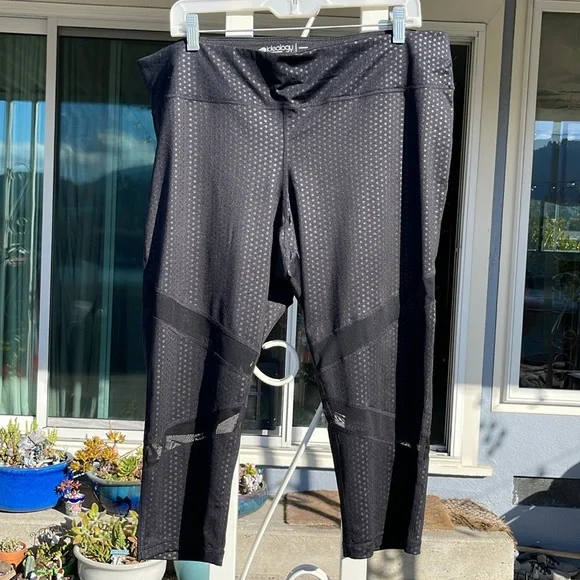 Black Ideology capri stretch leggings - Picture 1 of 4